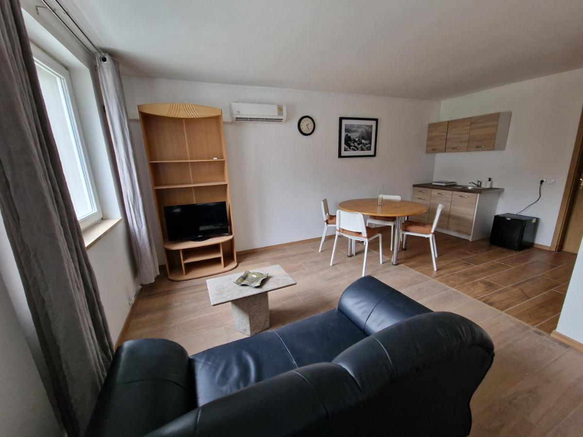 Origo Rooms And Apartments Стаховиця Екстер'єр фото